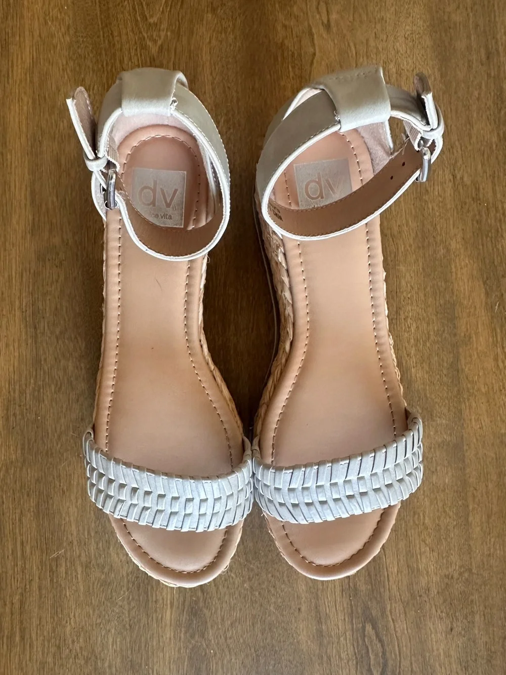 DV by Dolce Vita beige woven platform sandals - Size 9